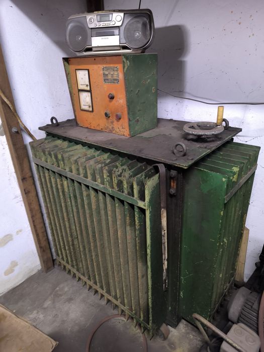 2 transformadores de energia