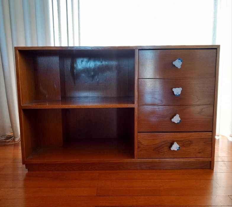 Armário em madeira, bom estado