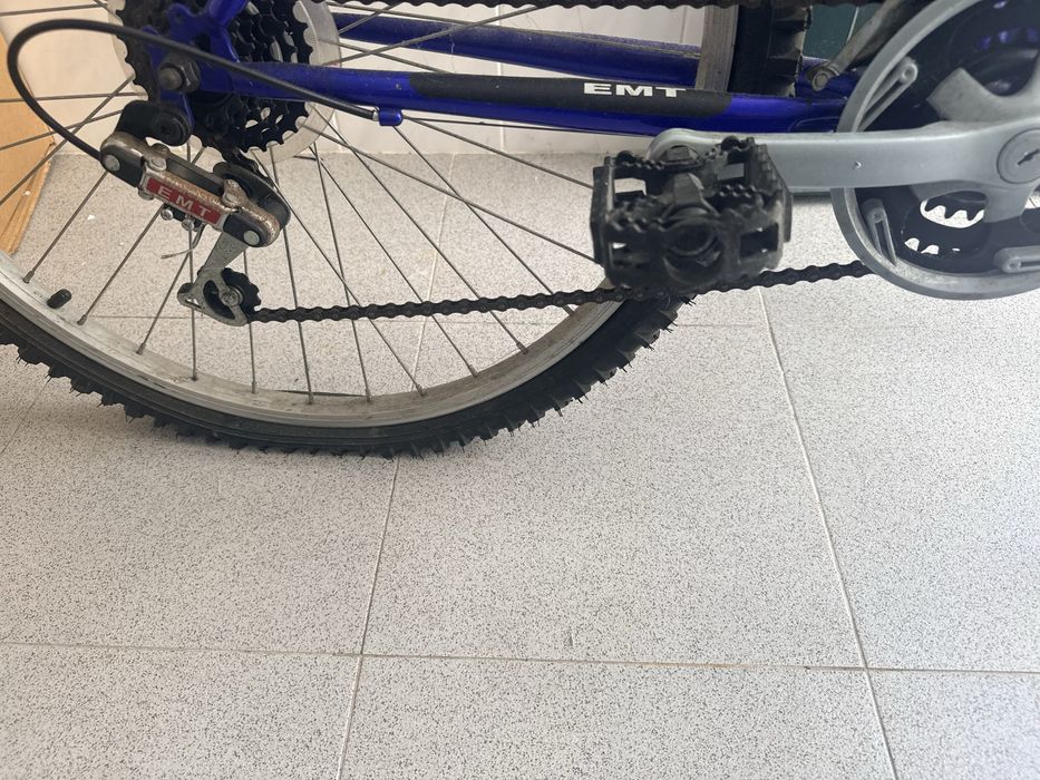 Uma bicicleta, grande