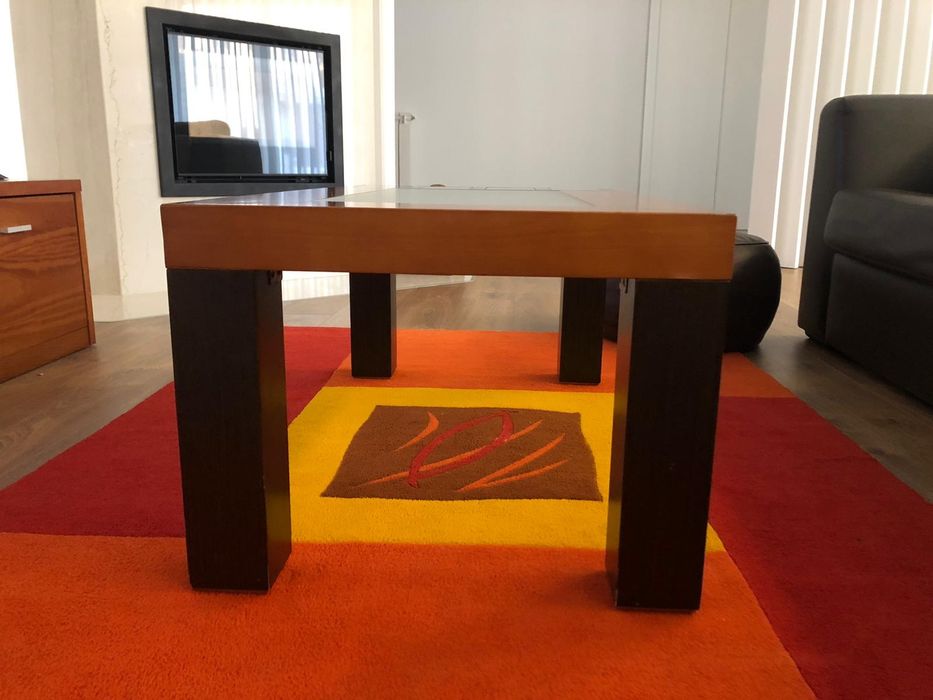 Mesa de centro em madeira maciça