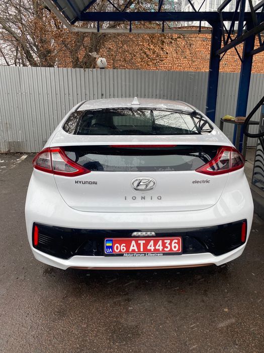 Продам автомобіль Hyundai Ioniq 2019 року