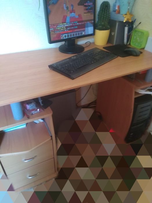 Письмовий комп'ютерний стіл