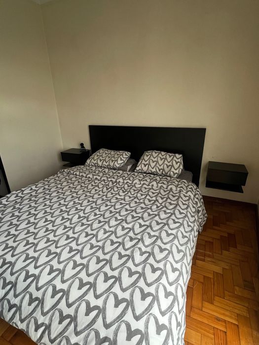 Cama preta ikea 160x200