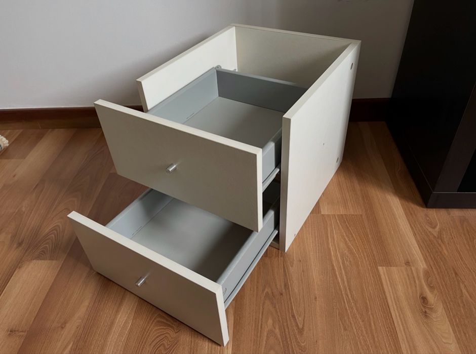 Estante IKEA EXPEDIT / KALLAX (77x147 cm) – preta/castanha