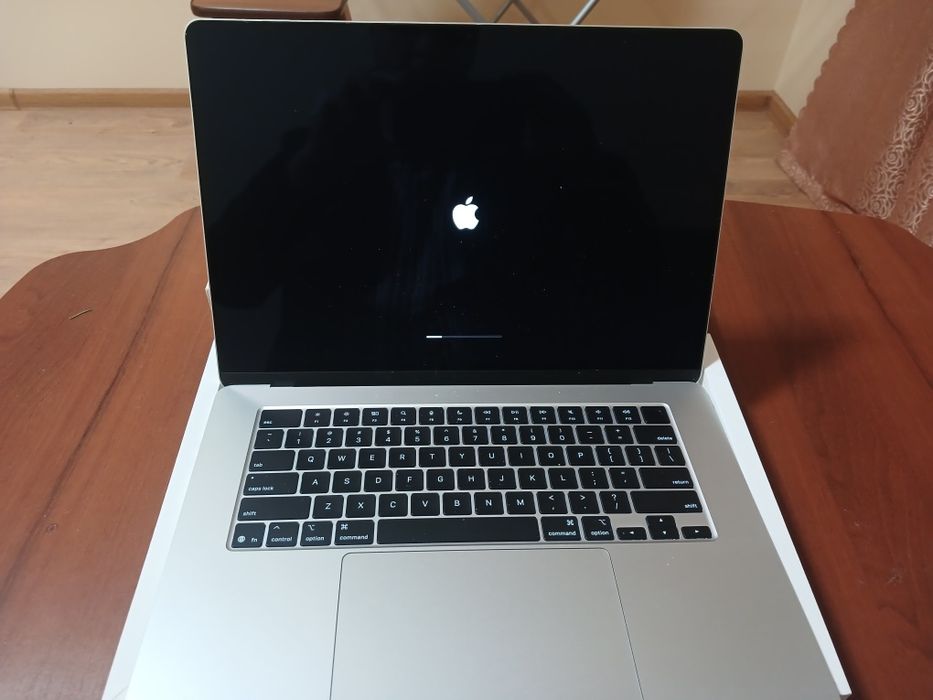Macbook Air 2025 M4 15.3" Silver  с США новый