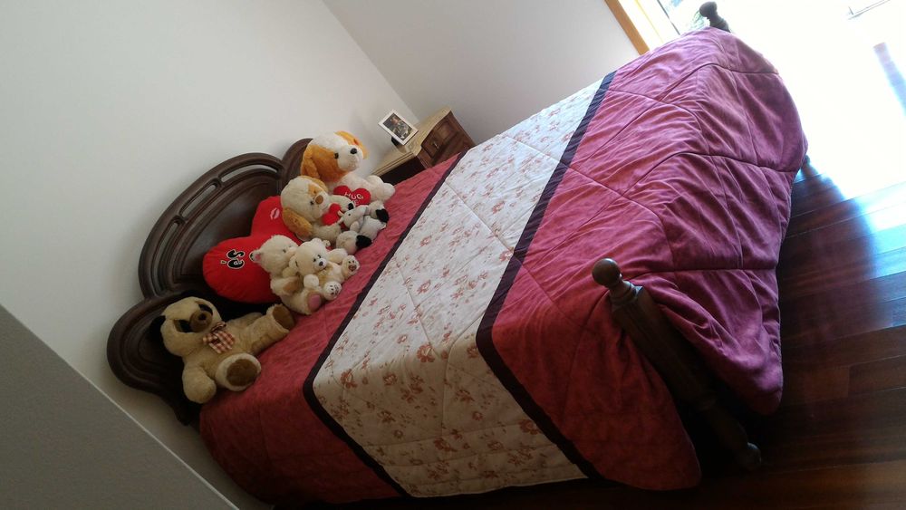 Mobília de quarto de casal em madeira