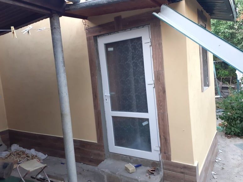 Приватні Продам ДВІ  нерухомість 160 квадратів ,100 метрів від мед кол