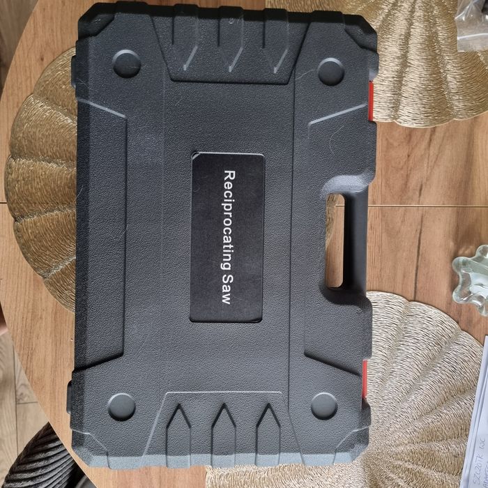 Akumulatorowa piła szablasta-lisi ogon na baterie Makita