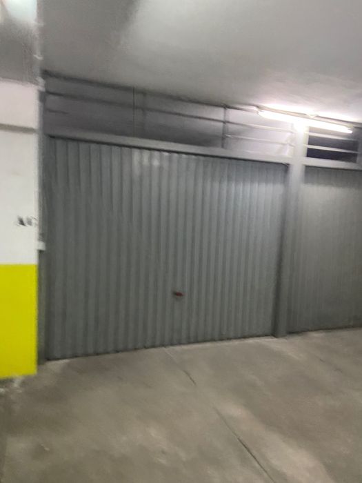 Alugo garagem fechada. - Espinho