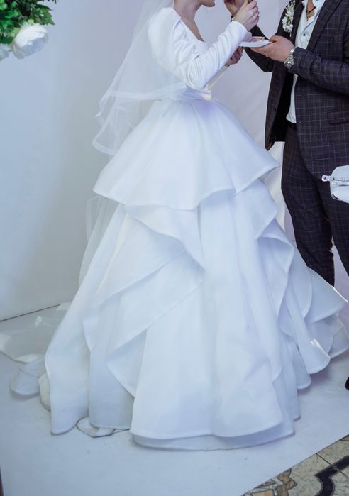 Весільна , стильна сукня 2023