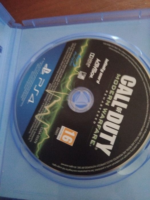 Vendo 2 jogos para ps4 o gta 5 premiun edition e o call of duty novos