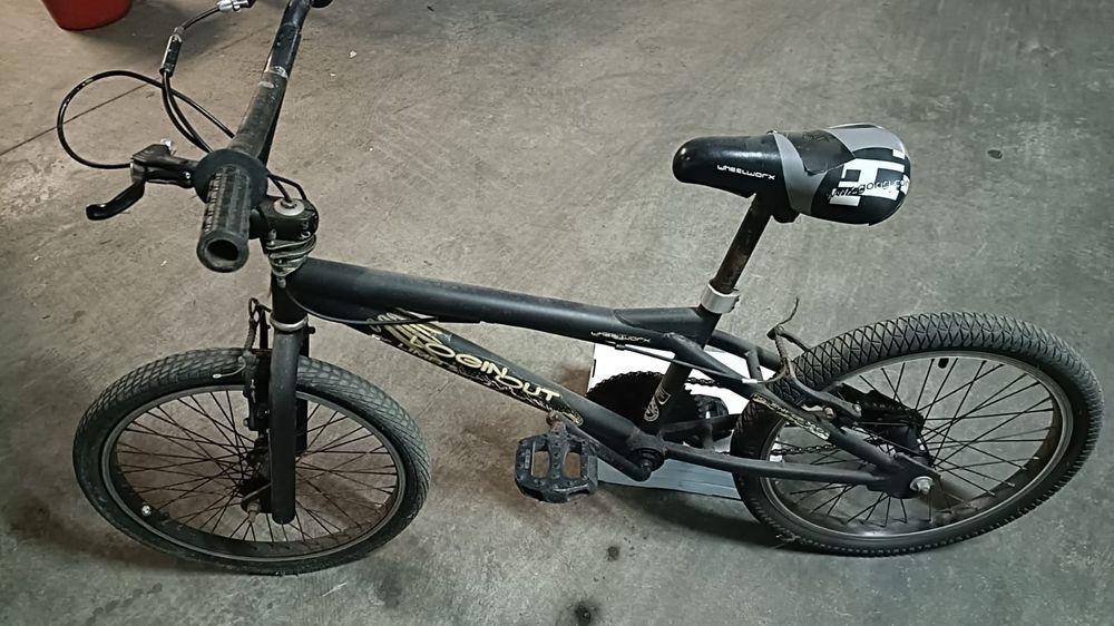 Bicicleta de rapaz (estilo Bmx)