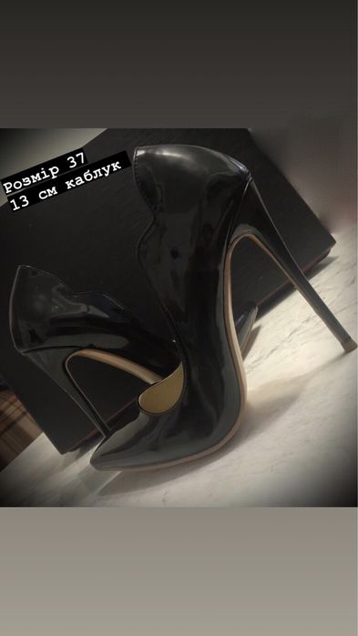 Продам туфли на шпильці