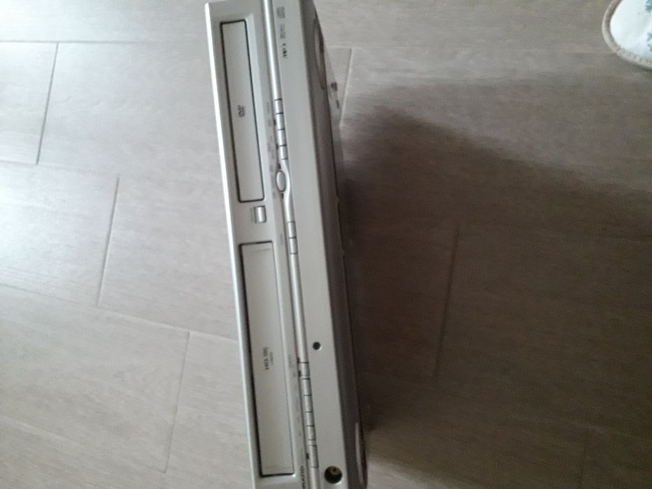 Відеомагнітофон DVD (2 в 1)