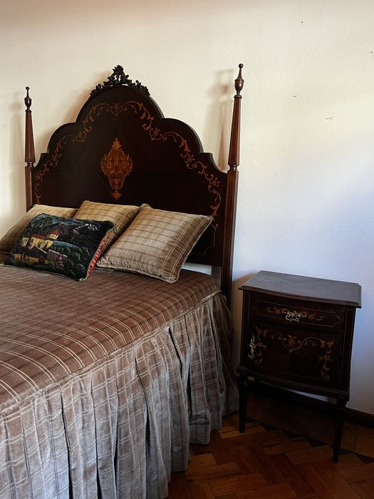 Conjunto mobilia de quarto (cama, cabeceira, armario e comoda)