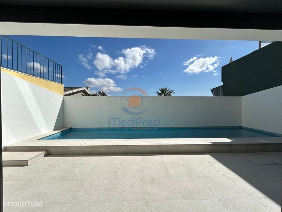 Moradia T5 NOVA com ELEVADOR e Piscina Aquecida | Mealhada, Loures