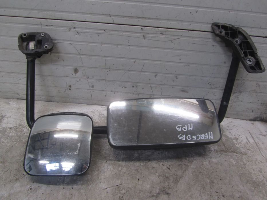 Mercedes Actros MP3 06->lusterko prawy przód UK