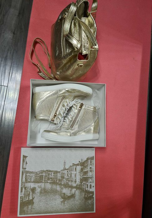 Продам сникерсы и сумку марки Venezia (Италия)