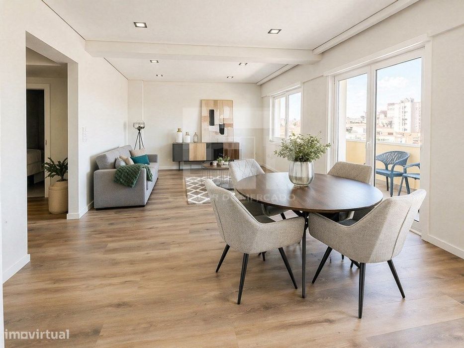 Apartamento T3 totalmente remodelado, 8º andar, Rua Engenheiro Nobr...