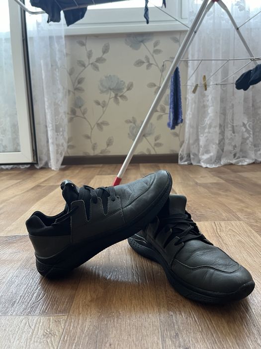шкіряні кросівки