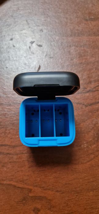 Продам зарядний бокс для акумуляторів GoPro 9/10/11/12