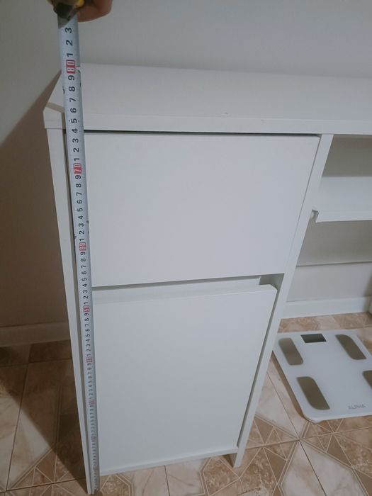 Białe biurko Ikea