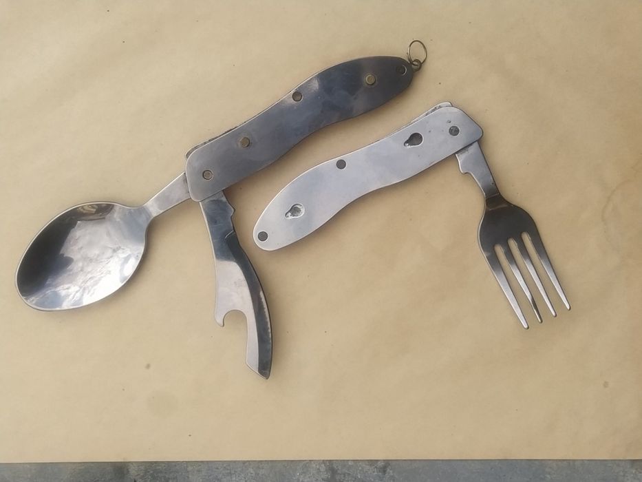 Нож складной для туристов три в одном.