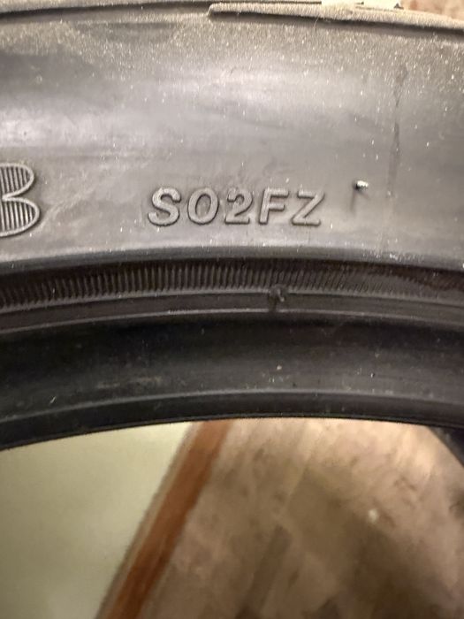 Pneu Bridgestone 265/35ZR18 semi-novo