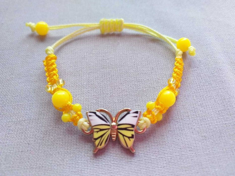 10 Pulseiras em Macramê com Borboletas em diversas cores