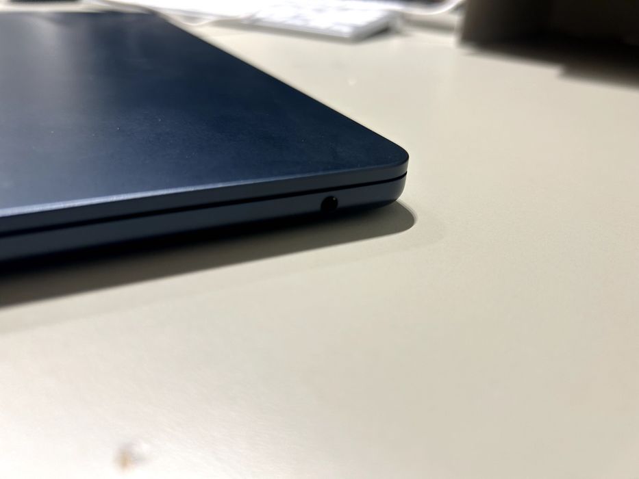 MacBook Air M2 - Como Novo (Com Caixa)