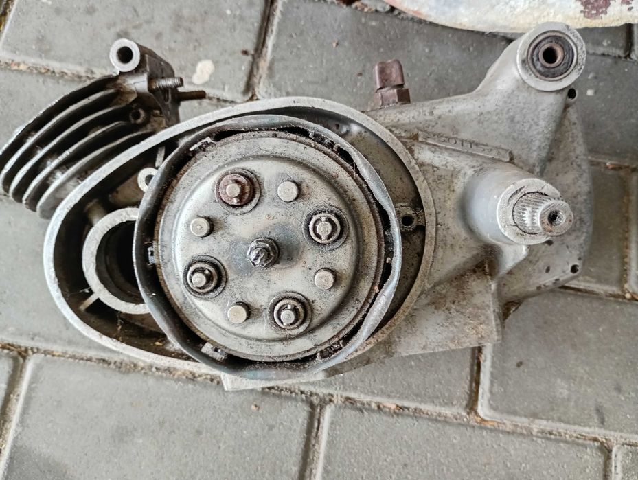 SIMSON SR 2 rama, silnik, bak, gażnik skrz. biegów luzem, inne