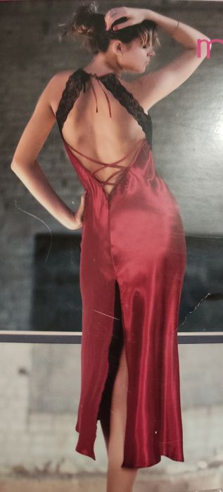 Набор: соблазнительные ночная рубашка + трусики-стринги Miorre