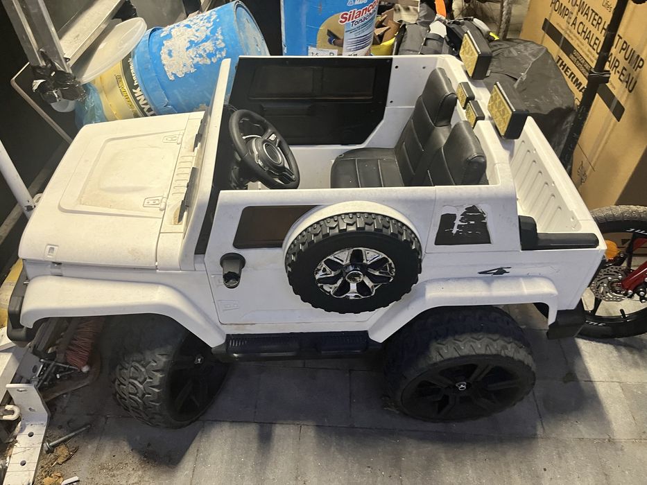 Auto na akumlator Jeep duży