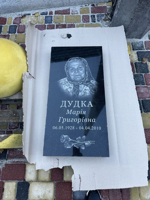 Пам'ятник гранітний . Монтаж та доставка. Акція!!