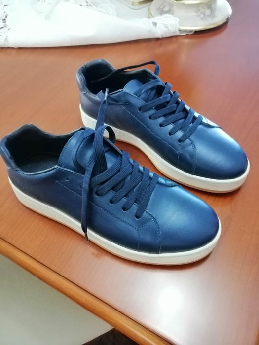 Sapatos novos N. 42 . Azul e Camel