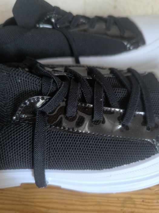 Czarne trampki na platformie r36