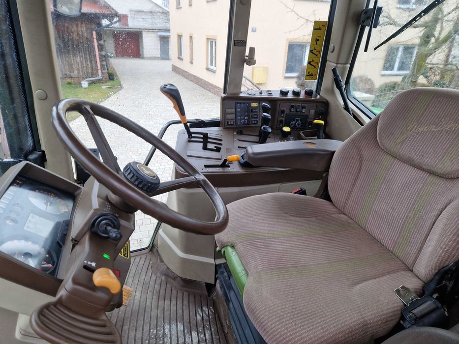 Ciągnik John Deere 6820