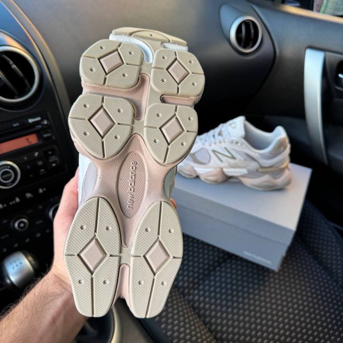 Жіночі бежеві кросівки нюбеланс замша New Balance 9060 beige