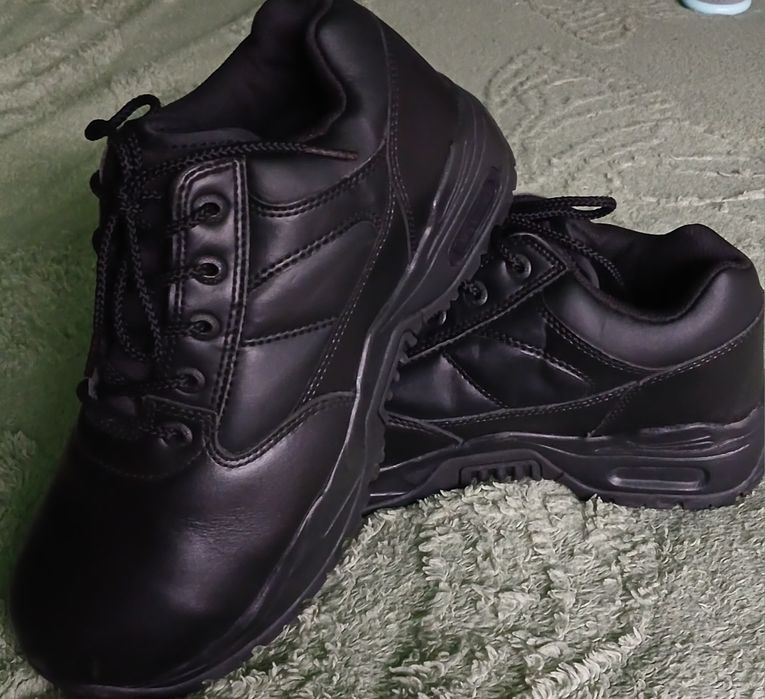 Кросівки MAGNUM 42 розмір