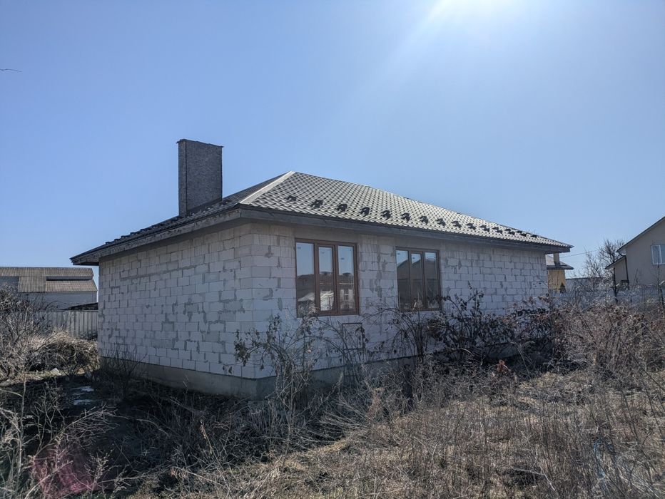 Продається БЕЗ КОМІСІЇ ТЕРМІНОВО недобудований будинок для тих, хто мр