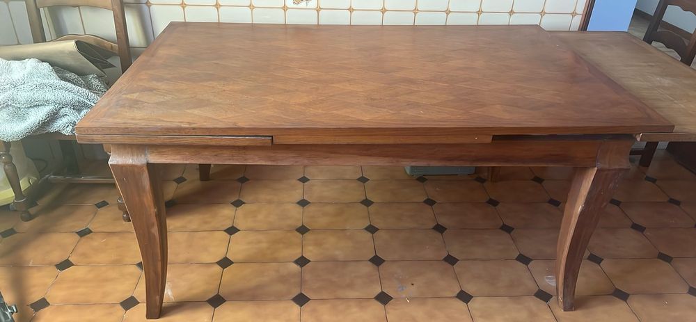 Mesa de madeira extensível com 4 cadeiras
