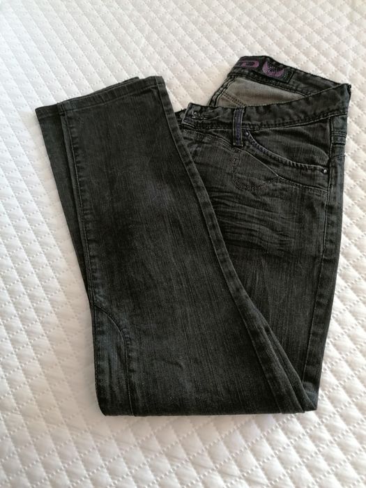 Várias calças de ganga-marcas diversas