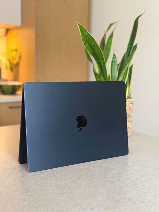 MacBook Air 15” M4 16 GB RAM, 256 GB SSD Idealny stan Północ Dark Blue