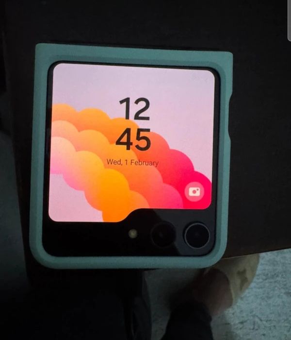 Samsung Z Flip5 novo