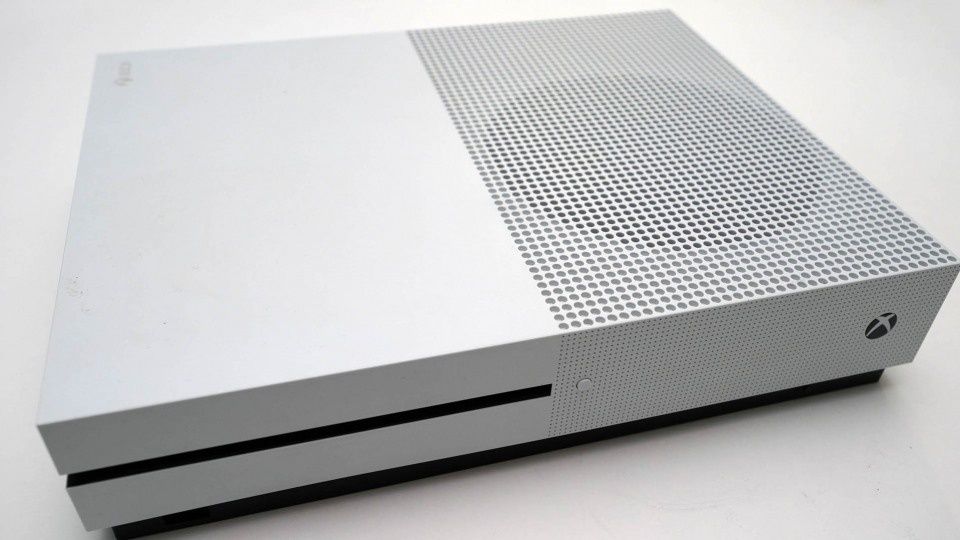 Продам Xbox one s 1tb