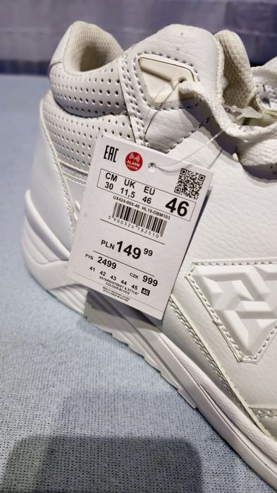 Nowe białe snikersy