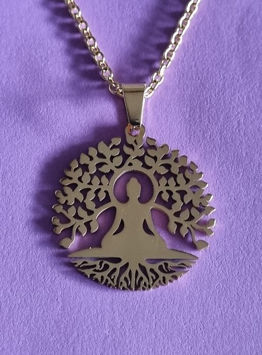 Colar dourado , em aço, com lindo pingente. Tem extensor.