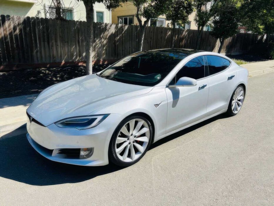 Tesla Model S P100D      2017