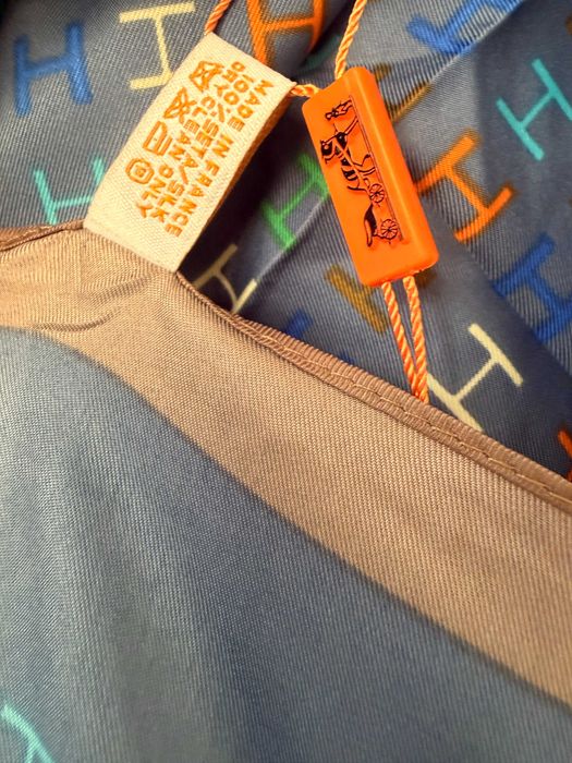 Хустка нова  Платок новий синій в стилі Гермес з бірками Фірмова монограма Hermes 90*90см