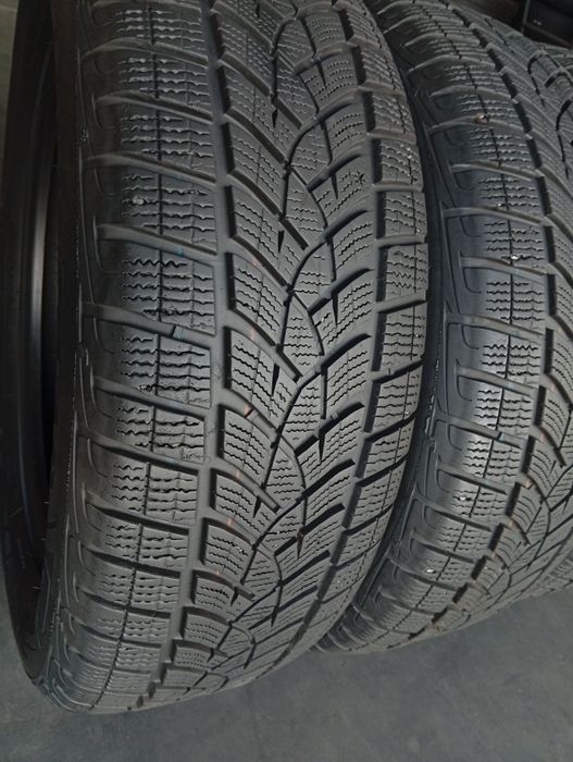 R18 225 60 Goodyear Ultragrip performance  шини зимові